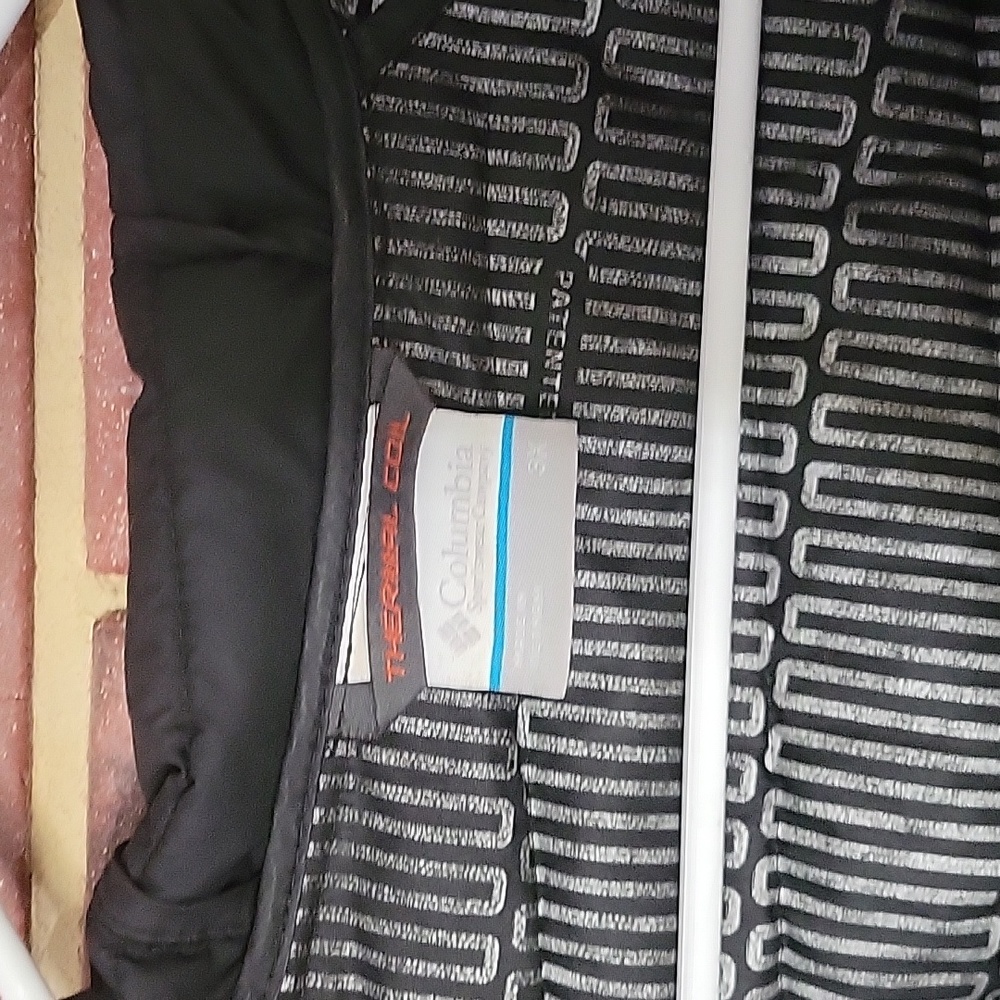 Columbia Black Puffer Jacket - Picture 8 of 13